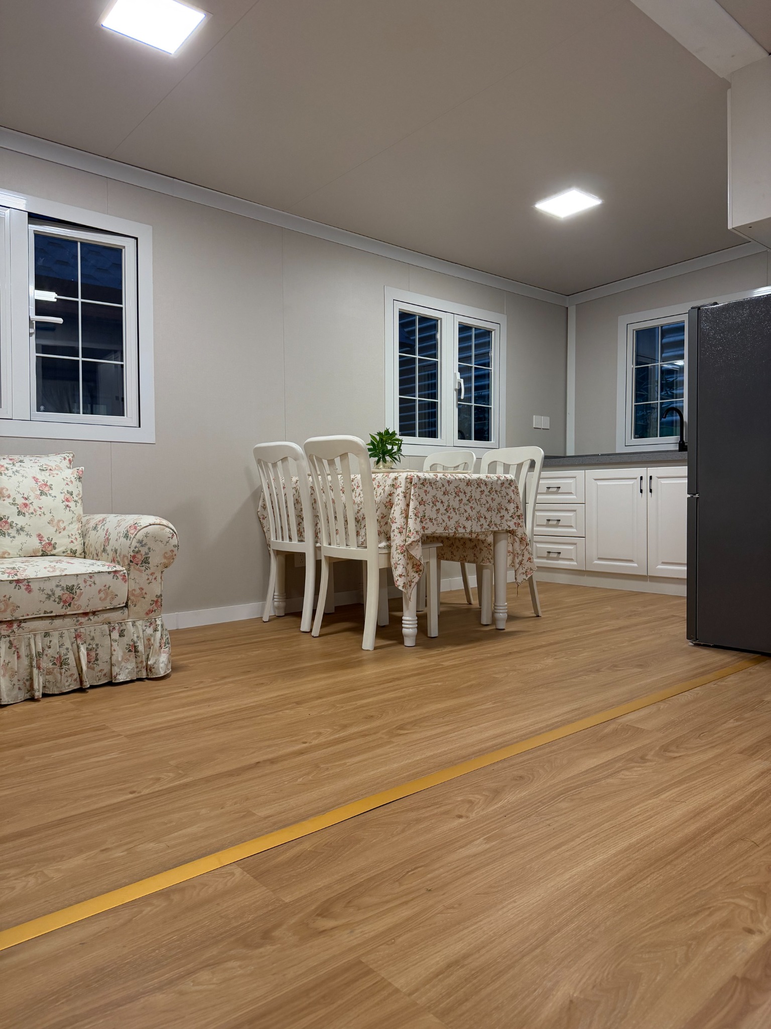 Expandable house dining and kitchen interior