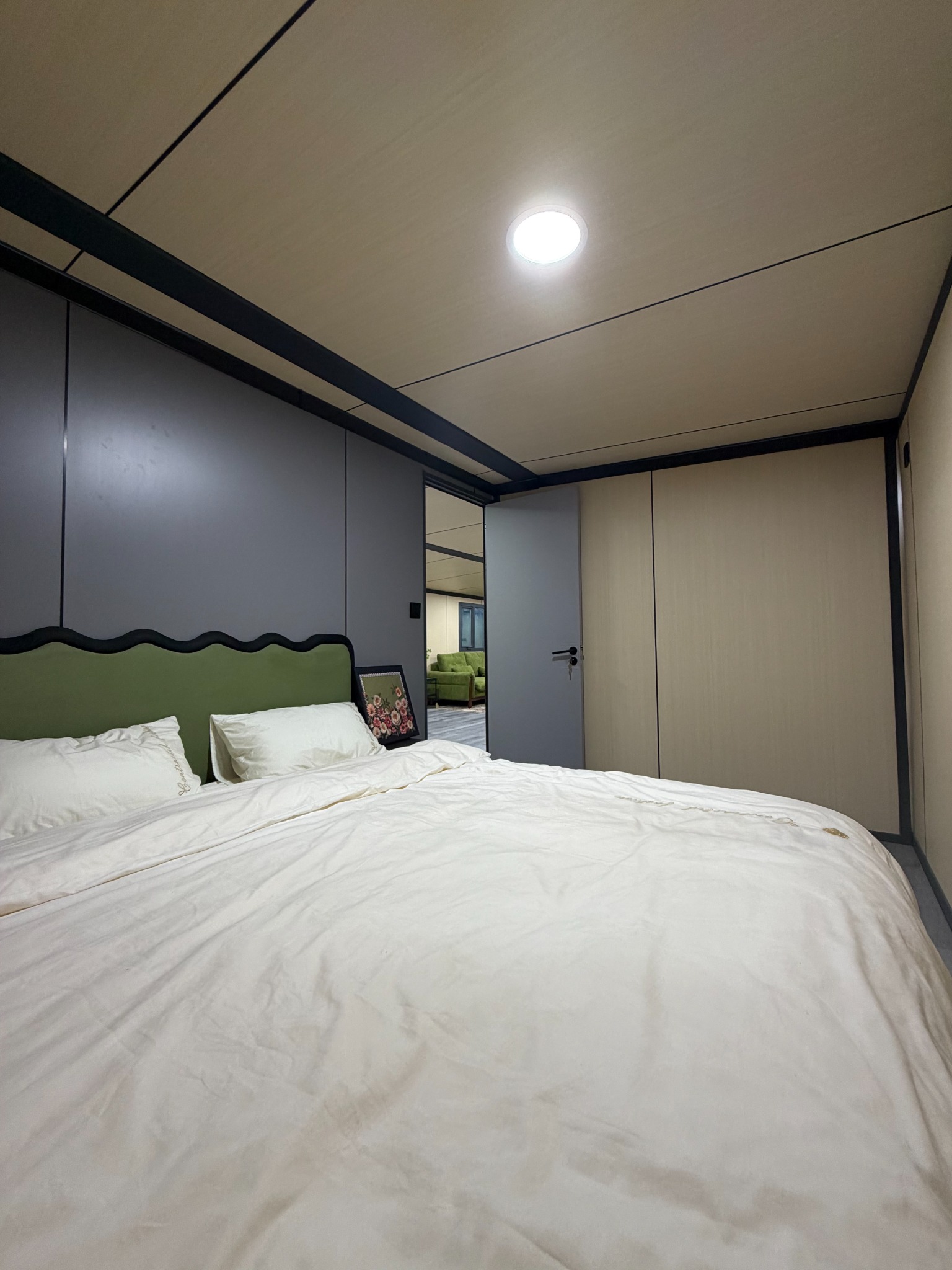 Expandable house interior wall and floor finish reference